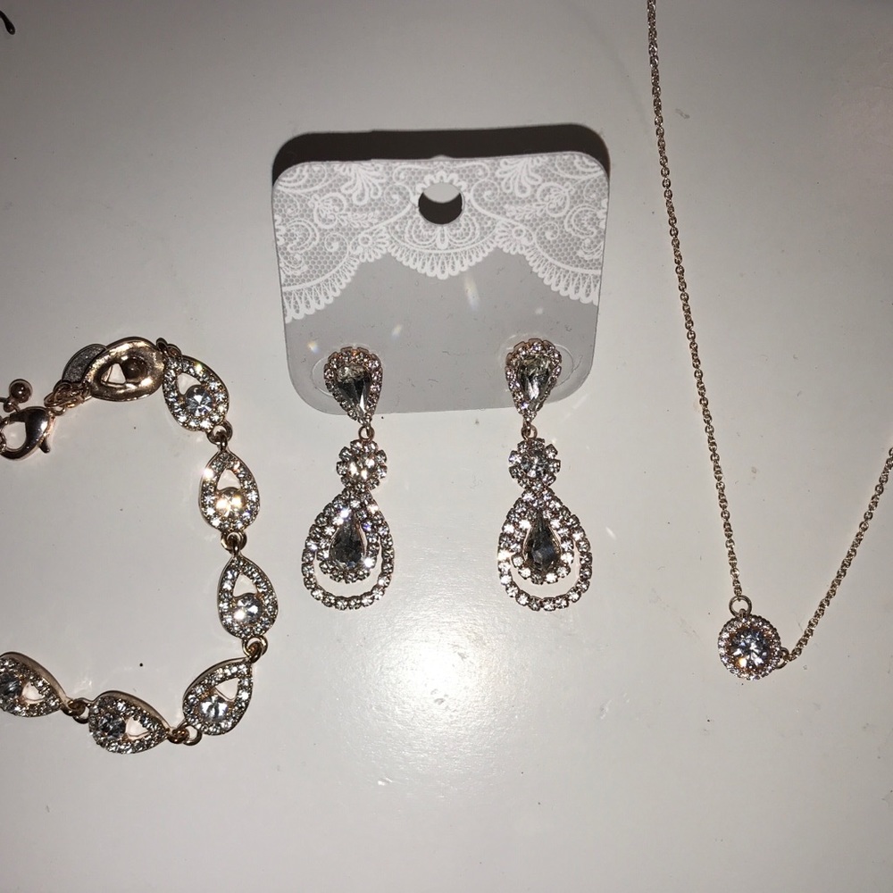 RSVP Charming Charlie’s jewelry set